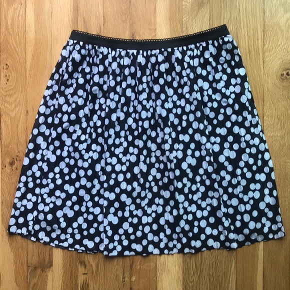 Polka dot pleated elastic waist skirt in black & white - Picture 3 of 6